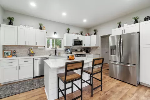 Kitchen - 2531 Reynolds Rd, Jackson, MI 49201 photo 4 of 7