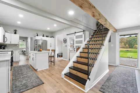 Entry Way - 2531 Reynolds Rd, Jackson, MI 49201 photo 9 of 10