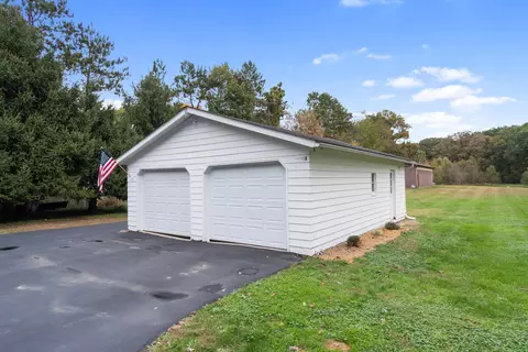Exterior - 2531 Reynolds Rd, Jackson, MI 49201 photo 11 of 23