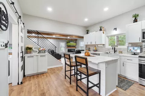 Kitchen - 2531 Reynolds Rd, Jackson, MI 49201 photo 3 of 7