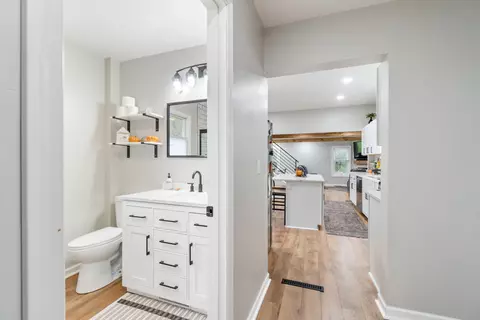 Entry Way - 2531 Reynolds Rd, Jackson, MI 49201 photo 4 of 10