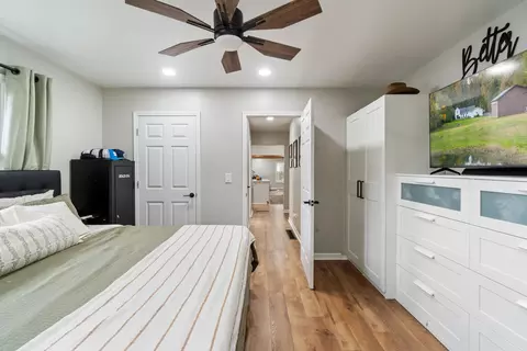 Bedroom - 2531 Reynolds Rd, Jackson, MI 49201 photo 4 of 5
