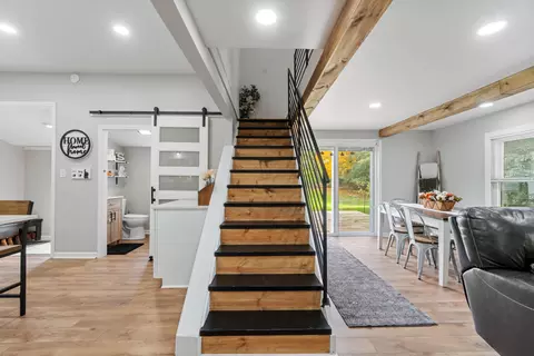 Entry Way - 2531 Reynolds Rd, Jackson, MI 49201 photo 8 of 10