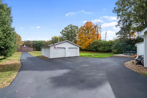 Exterior - 2531 Reynolds Rd, Jackson, MI 49201 photo 13 of 23