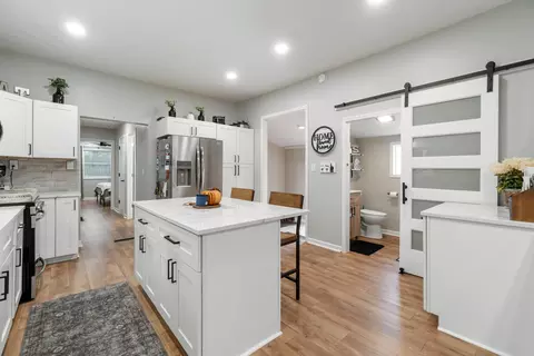 Entry Way - 2531 Reynolds Rd, Jackson, MI 49201 photo 3 of 10
