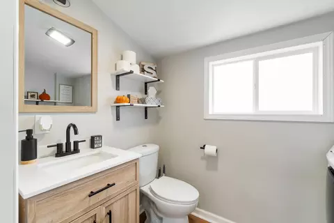 Bath - 2531 Reynolds Rd, Jackson, MI 49201 photo 1 of 4