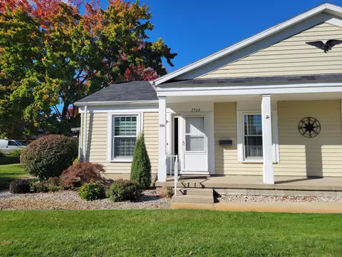 7703 Coachman Ln, Jenison, MI 49428