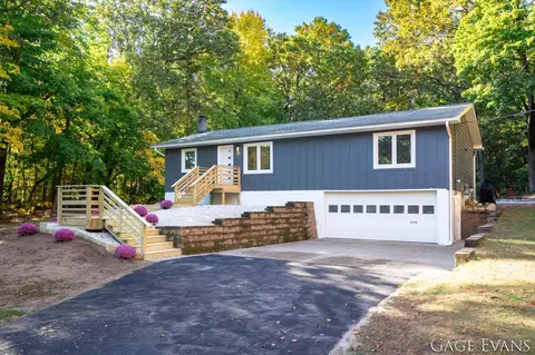 1690 Post Dr NE, Belmont, MI 49306