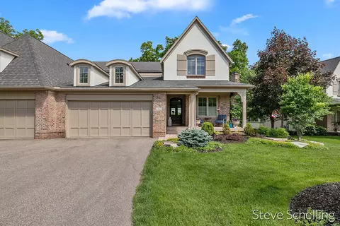 9 Peartree Ln NE #2, Grand Rapids, MI 49546