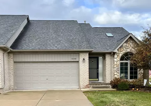46499 Bentley Cir W #50, Macomb, MI 48044