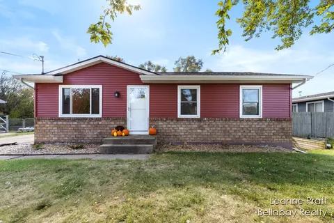 1019 Greenwood St, Middleville, MI 49333