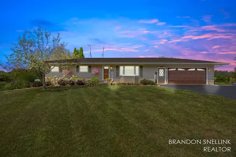 411 Hayes Rd NE, Comstock Park, MI 49321