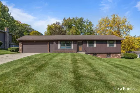 5103 Wabash Ct NE, Grand Rapids, MI 49525