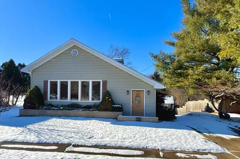 413 N Augusta Dr, Augusta, MI 49012