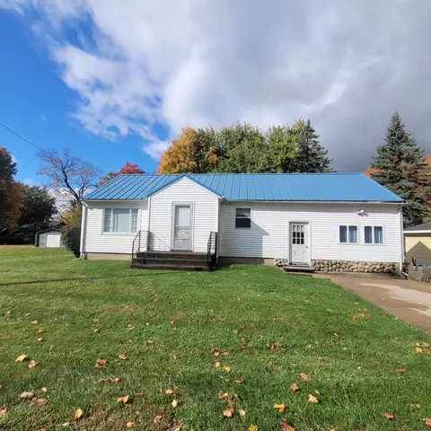 214 S Comstock St, Addison, MI 49220