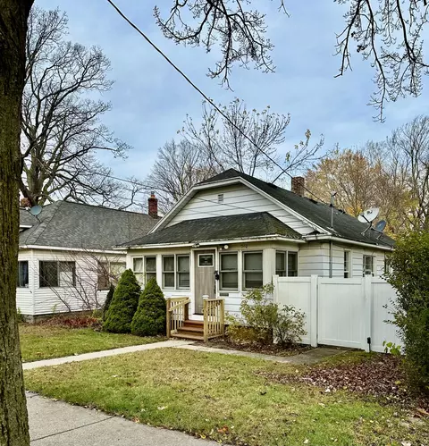 840 W Larch Ave, Muskegon, MI 49441