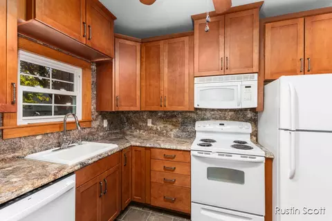 310 S Front St, Belding, MI 48809 photo 9
