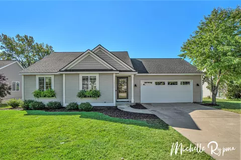 10244 Summerwood Dr, Zeeland, MI 49464