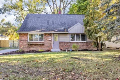 3815 Wedgewood Dr, Lansing, MI 48911