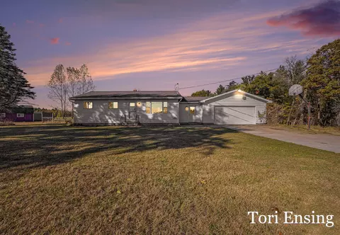 12585 Lincoln Lake Ave NE, Gowen, MI 49326