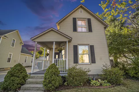 128 W 17th St, Holland, MI 49423