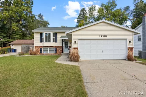 1735 6th St NW, Grand Rapids, MI 49504