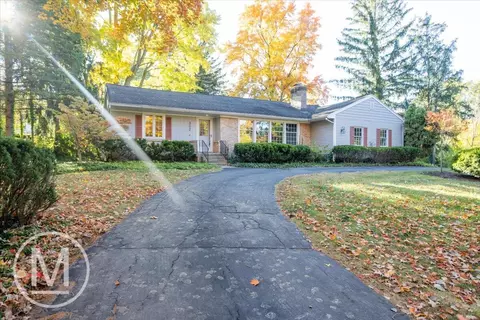 302 Lakewood Dr SE, Grand Rapids, MI 49506
