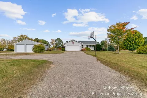 14700 Lincoln Park Dr, Gowen, MI 49326