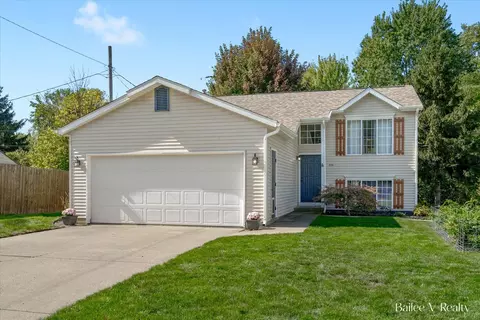 733 Cloverdale Ave NW, Grand Rapids, MI 49534
