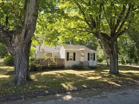 302 S Apple Ave, Hart, MI 49420
