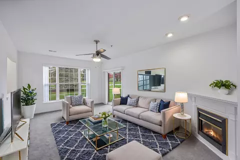 1744 Deepwood Cir, Rochester, MI 48307
