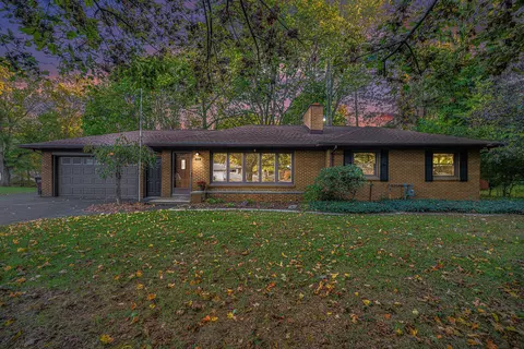 605 Brookside Dr, Allegan, MI 49010