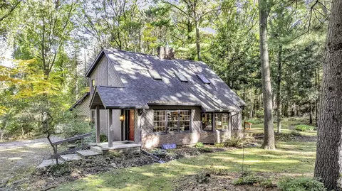 4471 Springbrook Rd, Jackson, MI 49201 photo 2