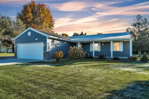 9043 Buckhorn Ln, Brighton, MI 48116