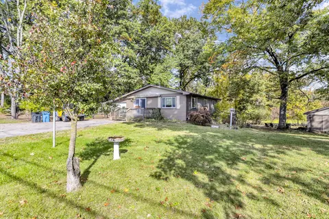 11882 S Lakeside Dr, Jerome, MI 49249