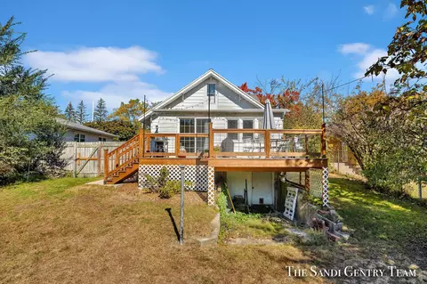 518 E Savidge St, Spring Lake, MI 49456 photo 2