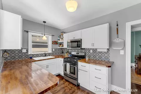 518 E Savidge St, Spring Lake, MI 49456 photo 16