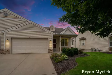 61 Diamond Ave, Holland, MI 49423