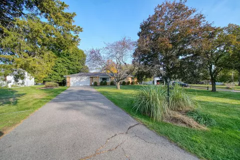 707 Leo Rd, Jackson, MI 49203