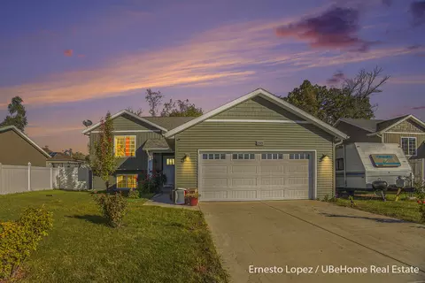 1573 Chapel St SW, Wyoming, MI 49509