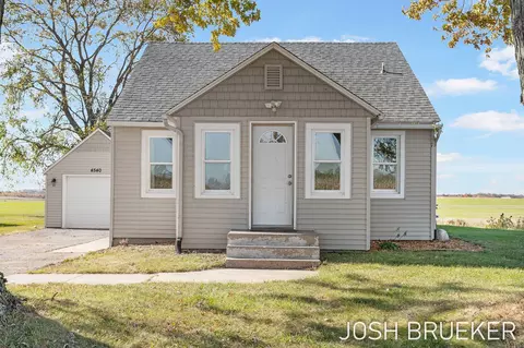 4540 40th St, Holland, MI 49423
