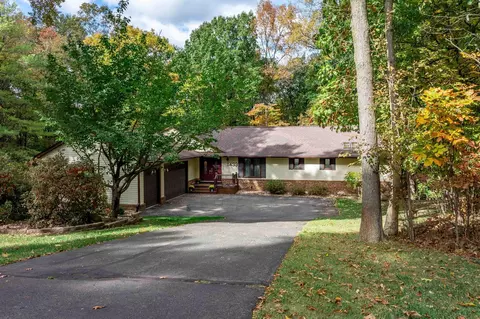 11439 Cloverlawn Dr, Brighton, MI 48114