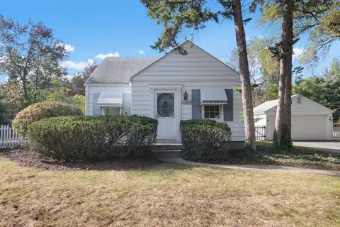 11961 Boston Post St, Livonia, MI 48150