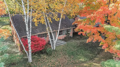 26271 Pleasant Valley Rd, Farmington Hills, MI 48331