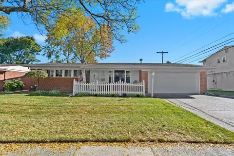 15438 Golfview St, Livonia, MI 48154