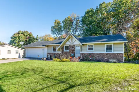 2480 Appleton Dr NE, Grand Rapids, MI 49525