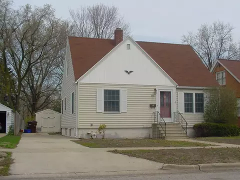 927 Colfax Ave, Grand Haven, MI 49417