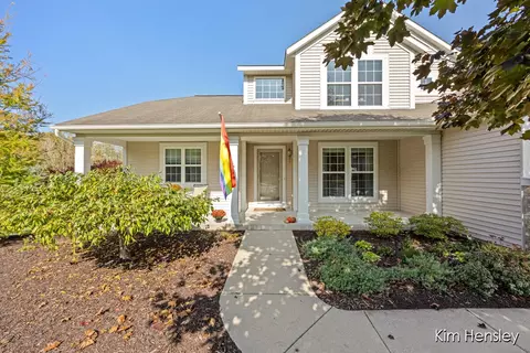 2797 N Saddle Ridge Ct NE, Rockford, MI 49341