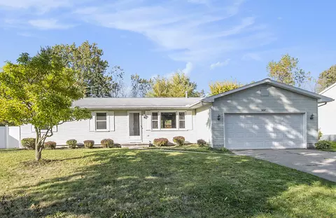 3227 Stonewood Dr, Lansing, MI 48912