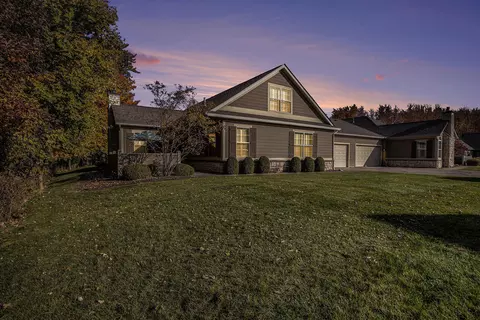 5297 Fawn Creek Dr SW #68, Wyoming, MI 49418